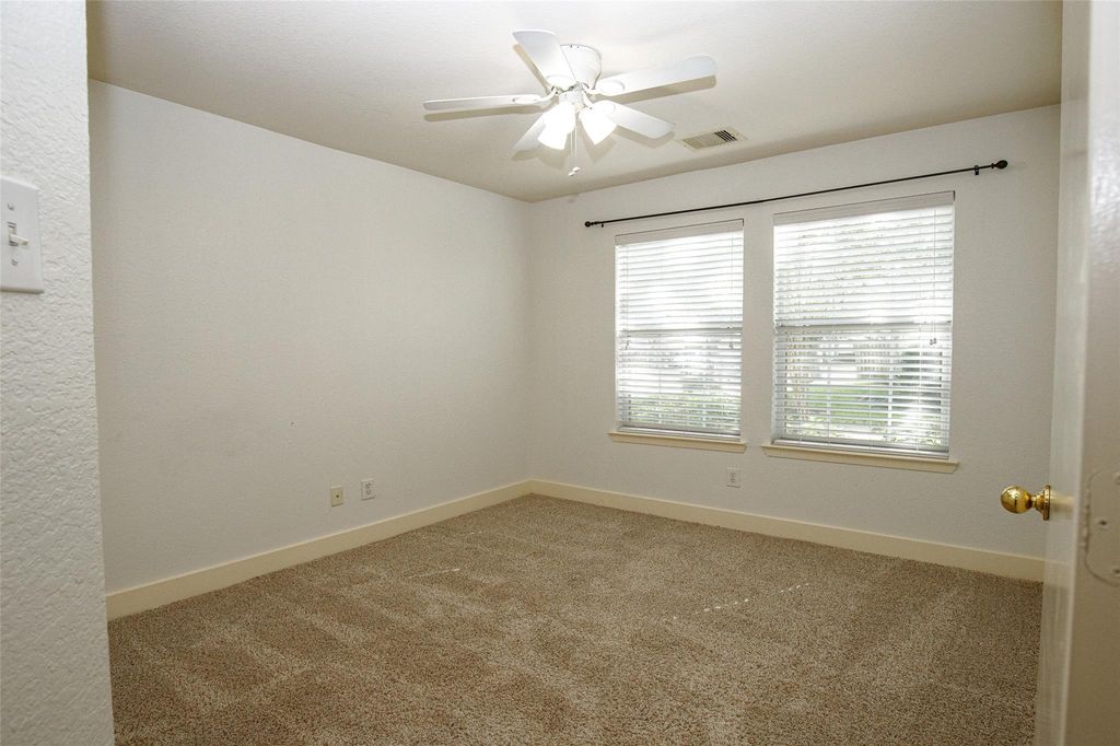 Image 11 of property listing at 3970 Southern Bend, Missouri City, TX 77459