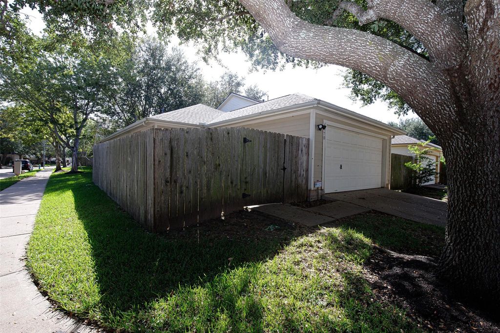 Image 16 of property listing at 3970 Southern Bend, Missouri City, TX 77459