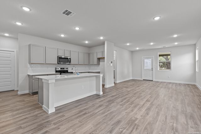 9982 Chavaneaux Lndg, San Antonio, TX 78221