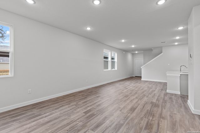 9982 Chavaneaux Lndg, San Antonio, TX 78221