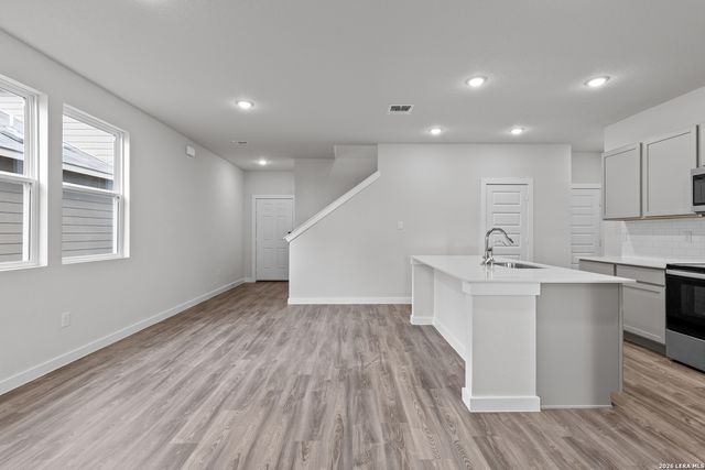 9982 Chavaneaux Lndg, San Antonio, TX 78221