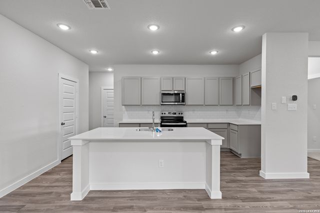 9982 Chavaneaux Lndg, San Antonio, TX 78221