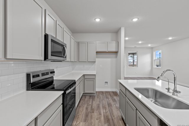 9982 Chavaneaux Lndg, San Antonio, TX 78221