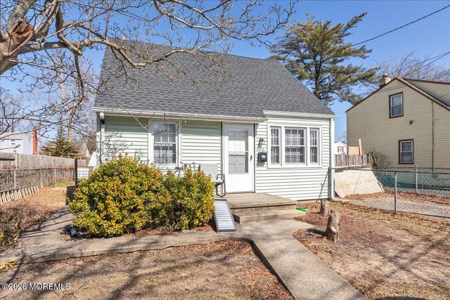 15 Woody Terrace, Hazlet, NJ 07734