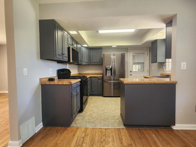 W1326 HoneySuckle ROAD, Genoa City, WI 53128