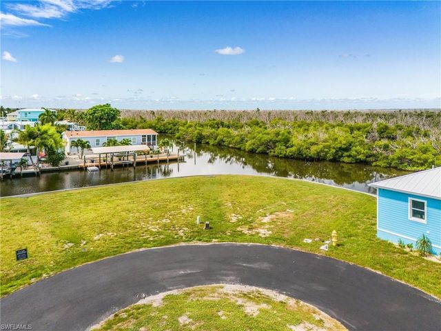 3004 Trawler LN, St. James City, FL 33956
