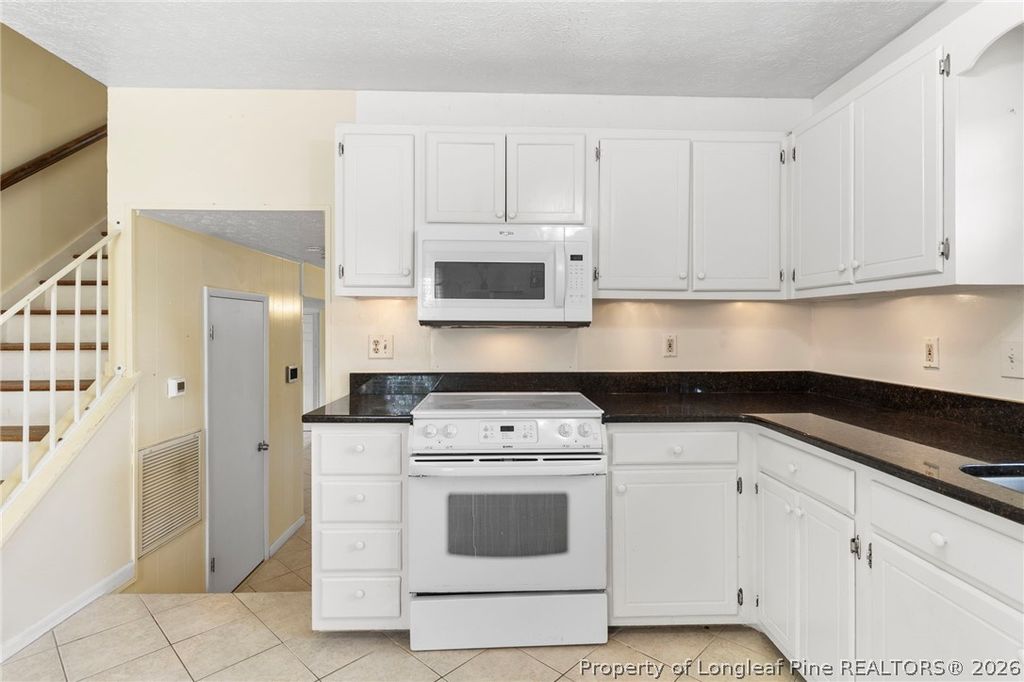 6870 Beaver Stone Drive, Fayetteville, NC 28314 — photo 4