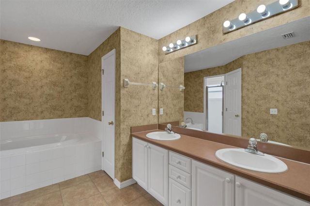 654 LAKE CLARK PLACE, Lakeland, FL 33813