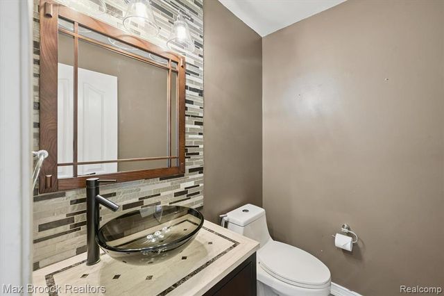 5872 Meadowview Drive, Plymouth, MI 48187