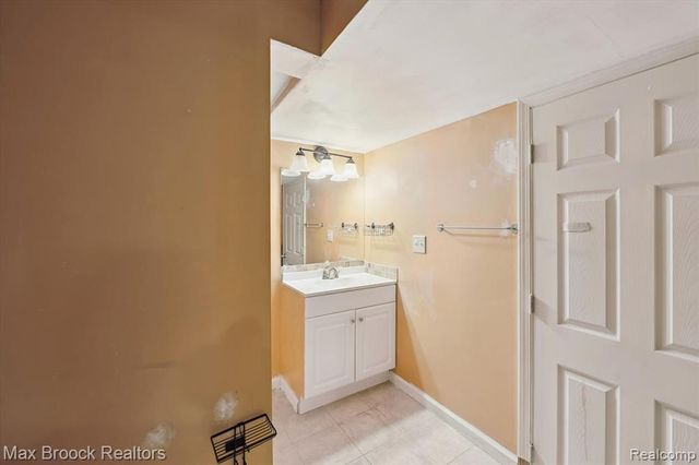 5872 Meadowview Drive, Plymouth, MI 48187