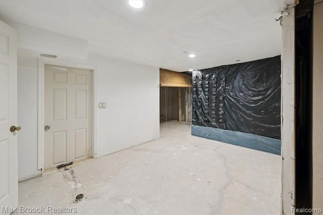 5872 Meadowview Drive, Plymouth, MI 48187