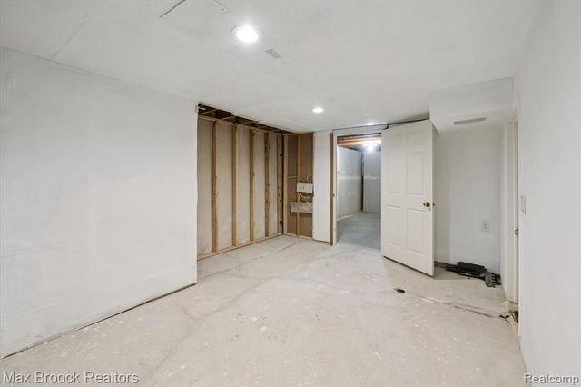 5872 Meadowview Drive, Plymouth, MI 48187