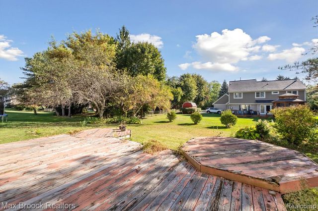 5872 Meadowview Drive, Plymouth, MI 48187