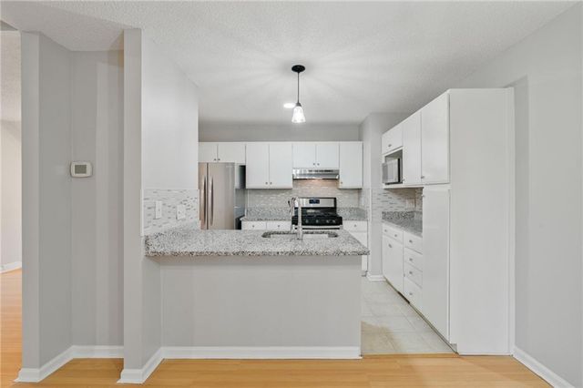 1064 Creatwood SE Circle, Smyrna, GA 30080