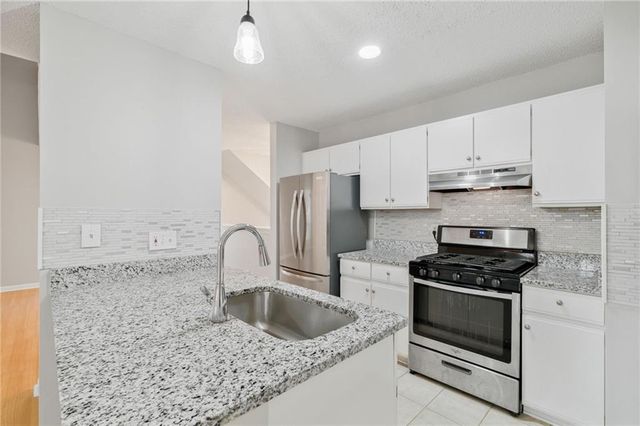 1064 Creatwood SE Circle, Smyrna, GA 30080