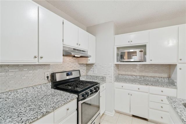 1064 Creatwood SE Circle, Smyrna, GA 30080