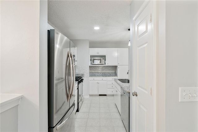 1064 Creatwood SE Circle, Smyrna, GA 30080