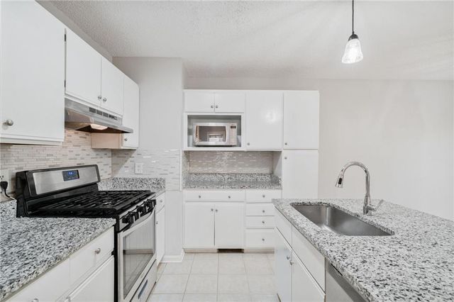 1064 Creatwood SE Circle, Smyrna, GA 30080