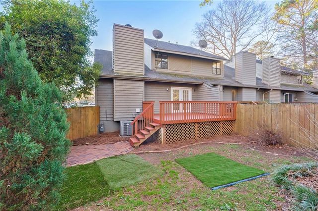 1064 Creatwood SE Circle, Smyrna, GA 30080