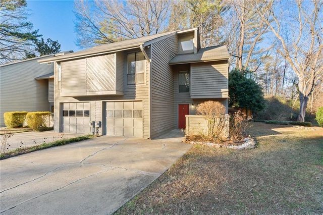 1064 Creatwood SE Circle, Smyrna, GA 30080