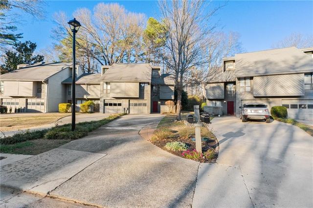 1064 Creatwood SE Circle, Smyrna, GA 30080