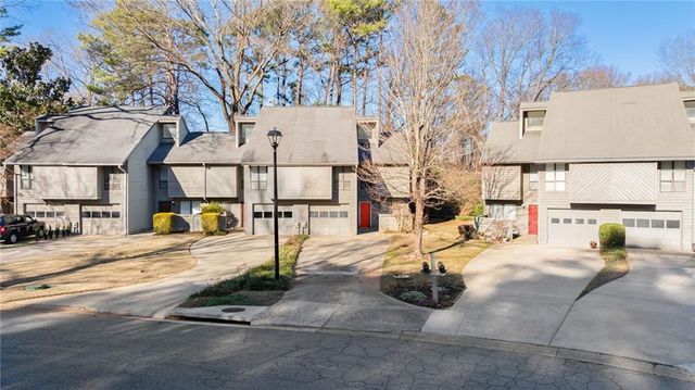 1064 Creatwood SE Circle, Smyrna, GA 30080