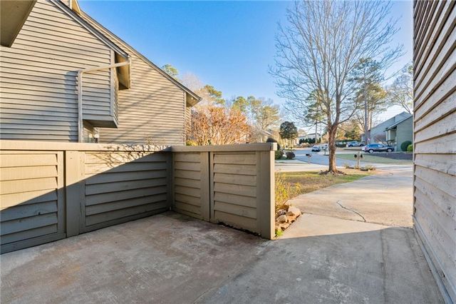 1064 Creatwood SE Circle, Smyrna, GA 30080