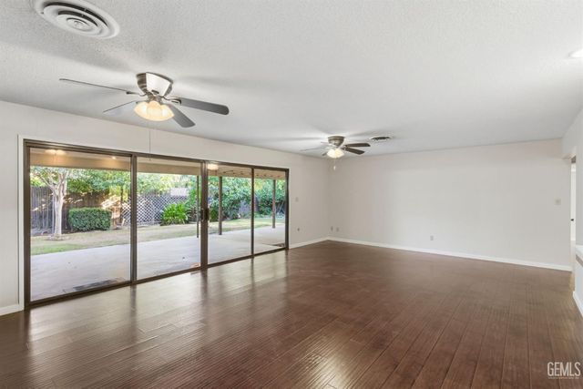 5413 Inverrary Court, Bakersfield, CA 93309