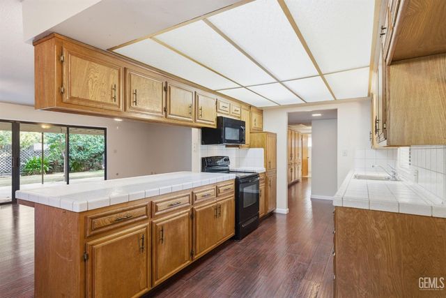 5413 Inverrary Court, Bakersfield, CA 93309
