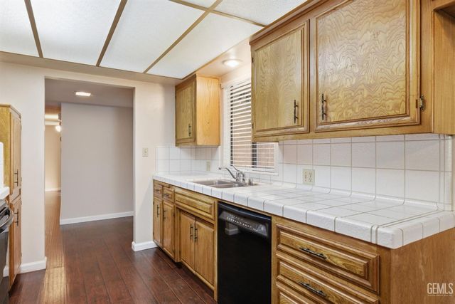 5413 Inverrary Court, Bakersfield, CA 93309