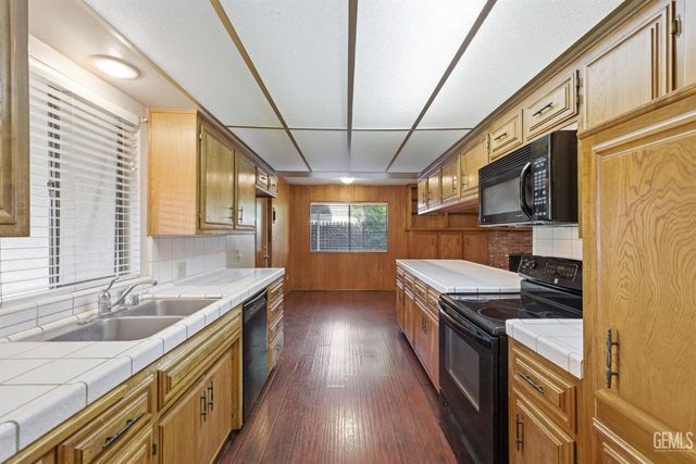 5413 Inverrary Court, Bakersfield, CA 93309