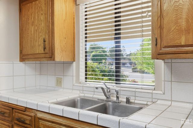 5413 Inverrary Court, Bakersfield, CA 93309