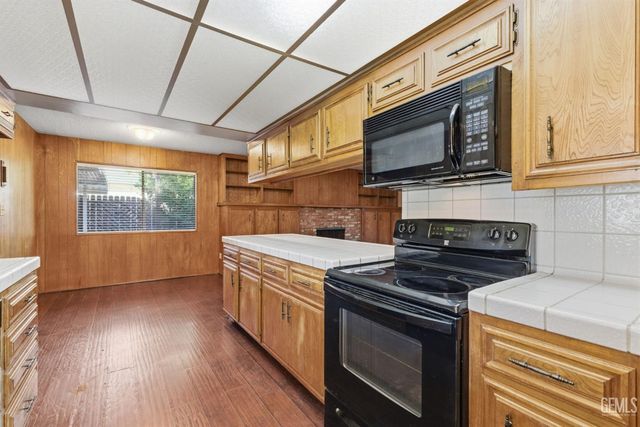 5413 Inverrary Court, Bakersfield, CA 93309