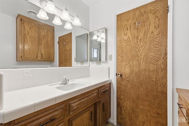5413 Inverrary Court, Bakersfield, CA 93309