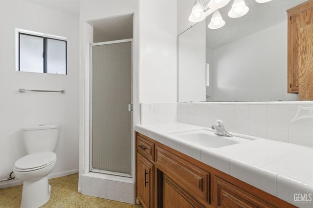 5413 Inverrary Court, Bakersfield, CA 93309