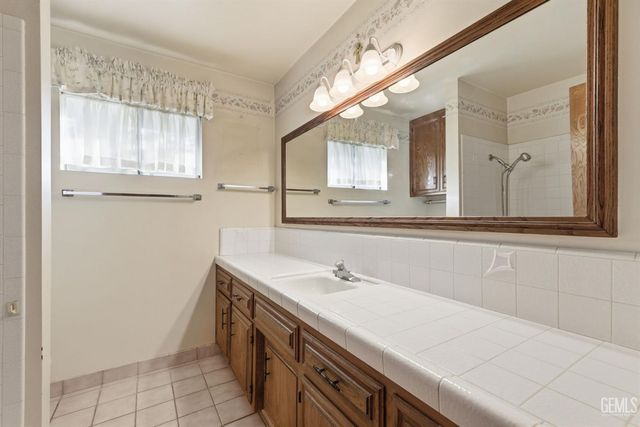 5413 Inverrary Court, Bakersfield, CA 93309