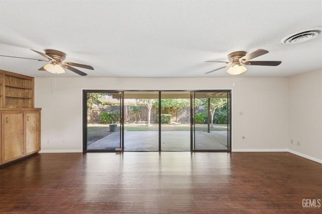 5413 Inverrary Court, Bakersfield, CA 93309