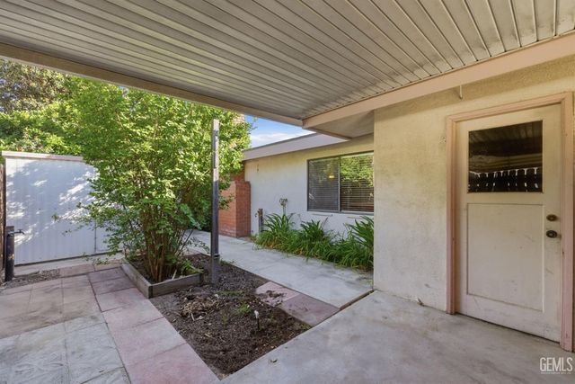 5413 Inverrary Court, Bakersfield, CA 93309