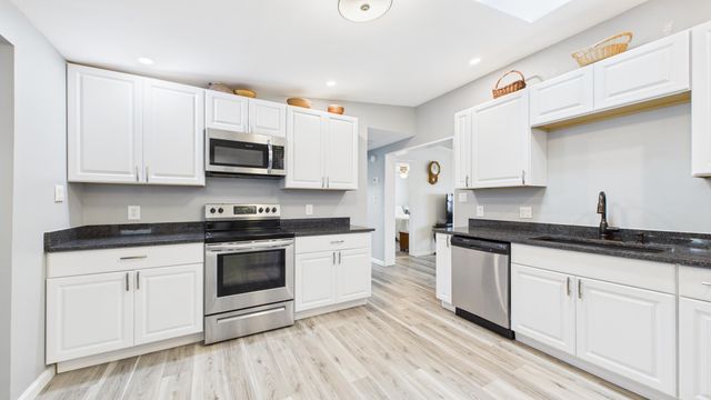 409 Chippendale Lane, Bonneau, SC 29431