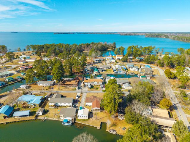 409 Chippendale Lane, Bonneau, SC 29431