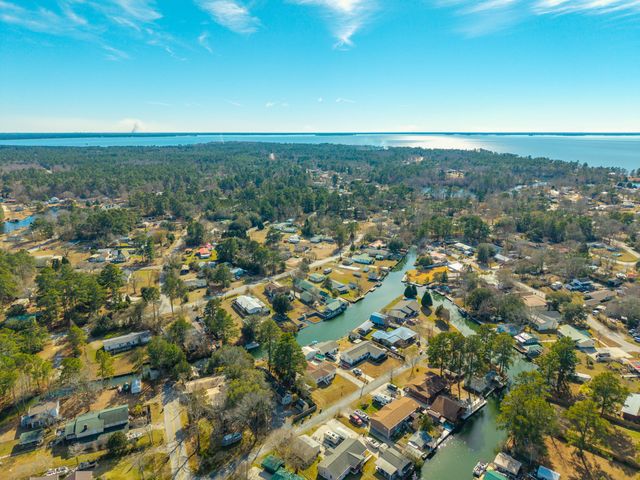 409 Chippendale Lane, Bonneau, SC 29431