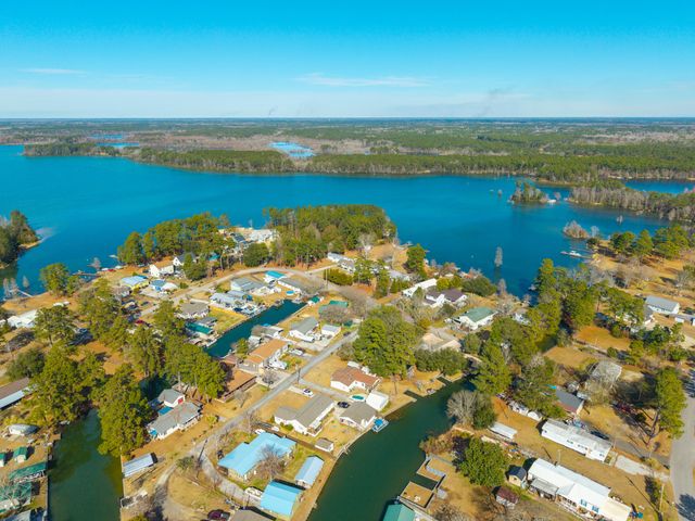 409 Chippendale Lane, Bonneau, SC 29431