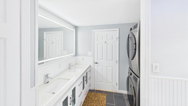 409 Chippendale Lane, Bonneau, SC 29431