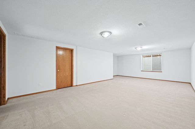 1900 E Glen Hills Dr, Derby, KS 67037