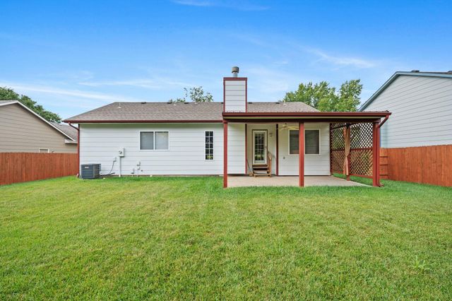 1900 E Glen Hills Dr, Derby, KS 67037