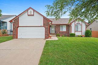 1900 E Glen Hills Dr, Derby, KS 67037