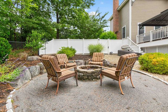 24 Thurston Drive, Lee, NH 03861