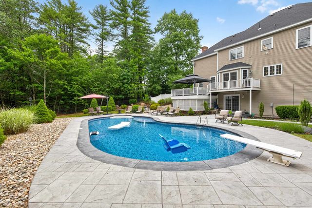 24 Thurston Drive, Lee, NH 03861