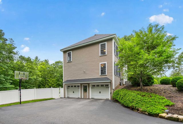 24 Thurston Drive, Lee, NH 03861