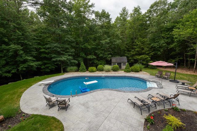 24 Thurston Drive, Lee, NH 03861